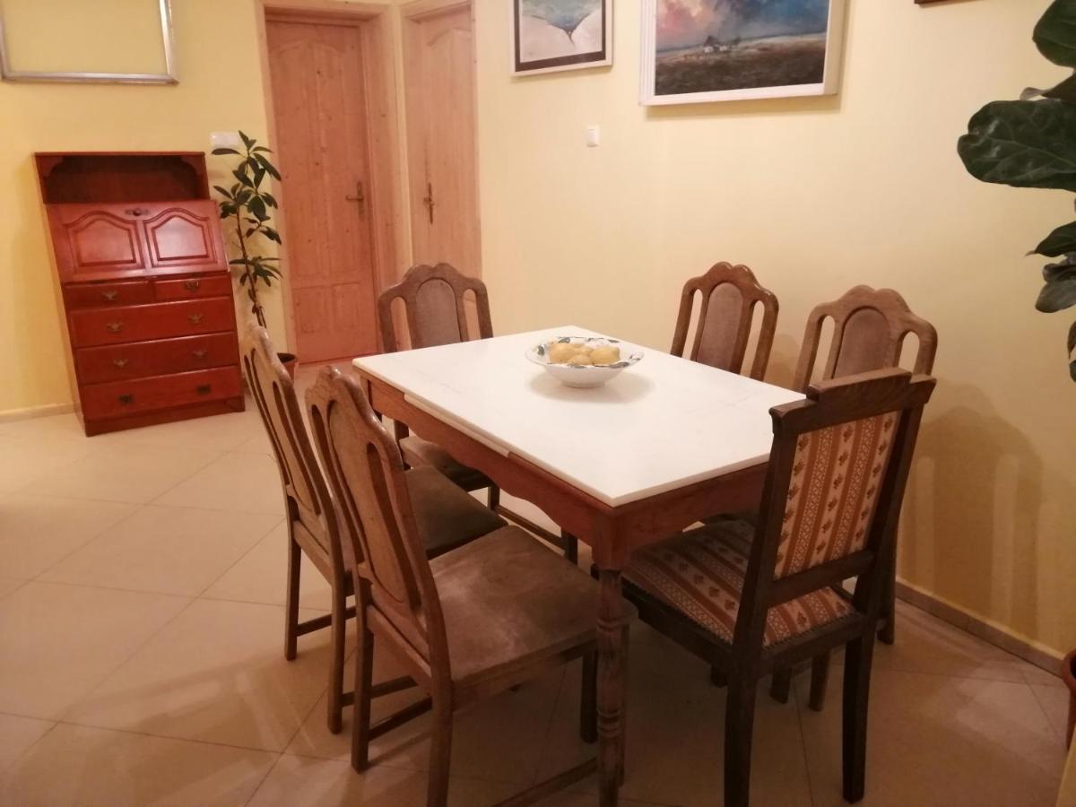 Vizaknai Apartmanhaz Székesfehérvár Εξωτερικό φωτογραφία
